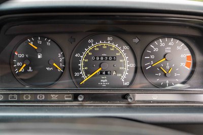 Lot 24 - 1992 Mercedes 190E