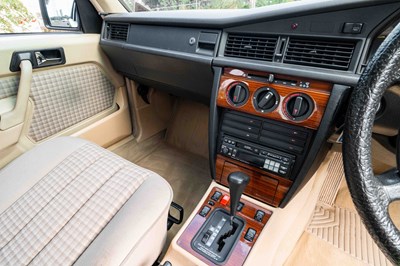 Lot 15 - 1991 Mercedes 190E