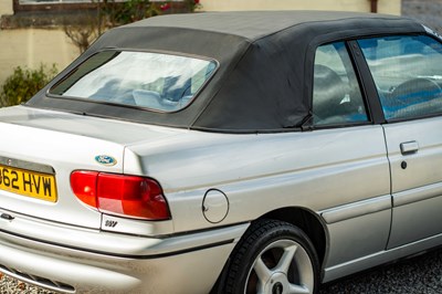 Lot 25 - 1993 Ford Escort XR3i Cabriolet