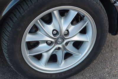 Lot 46 - 2001 Jaguar XJ8