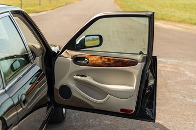 Lot 46 - 2001 Jaguar XJ8