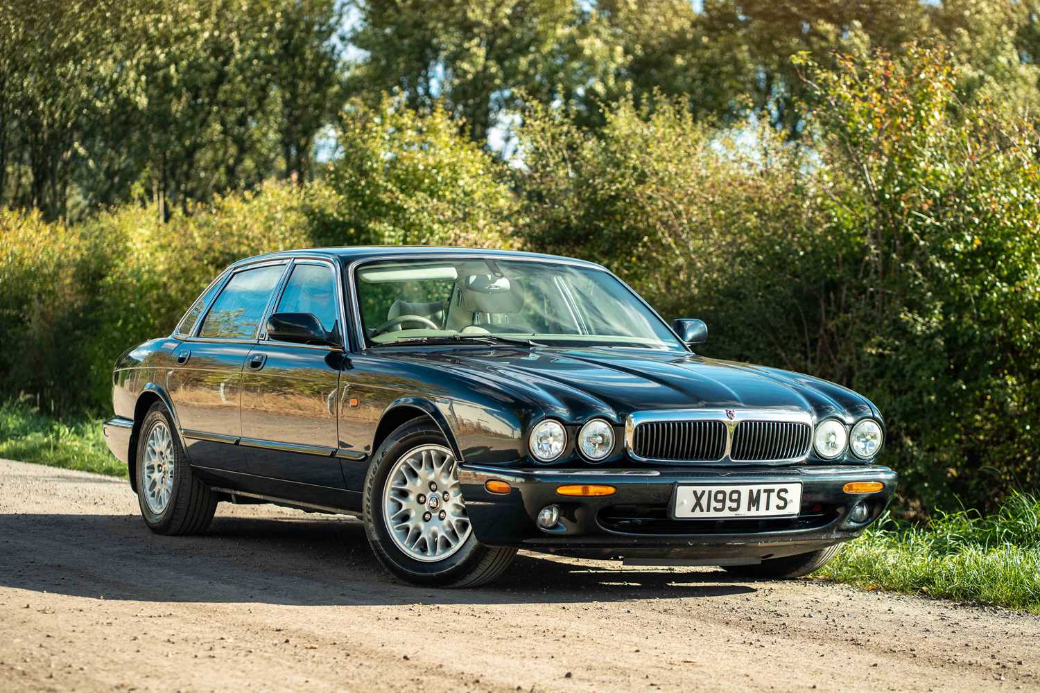 Lot 43 - 2000 Jaguar XJ8