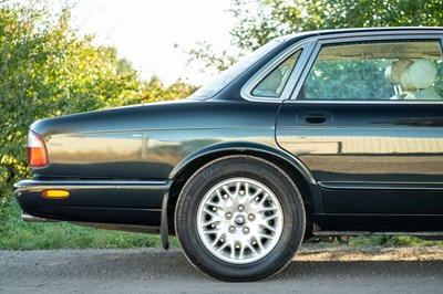 Lot 43 - 2000 Jaguar XJ8