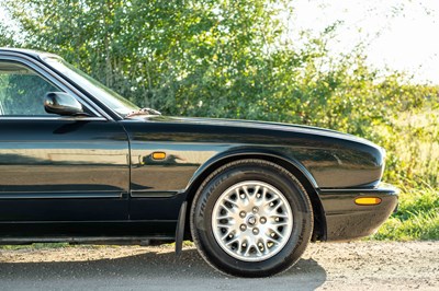 Lot 43 - 2000 Jaguar XJ8