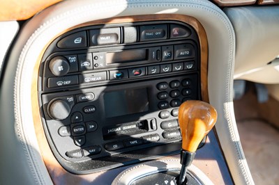 Lot 43 - 2000 Jaguar XJ8