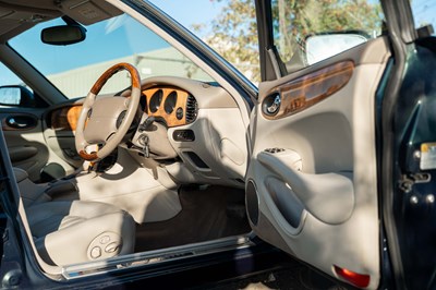 Lot 43 - 2000 Jaguar XJ8