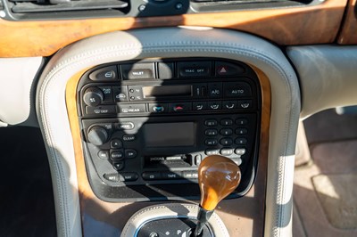 Lot 43 - 2000 Jaguar XJ8