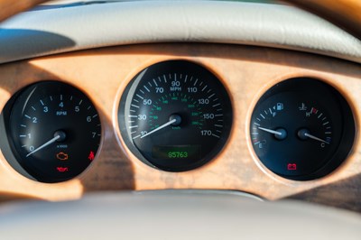 Lot 43 - 2000 Jaguar XJ8