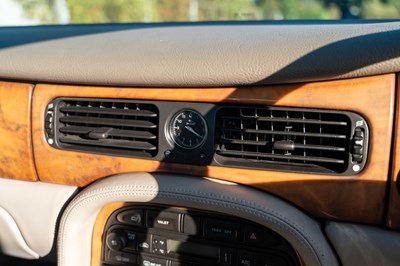 Lot 43 - 2000 Jaguar XJ8