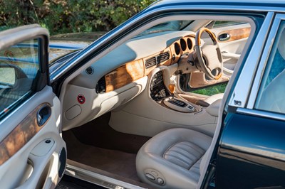 Lot 43 - 2000 Jaguar XJ8
