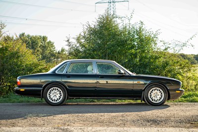 Lot 43 - 2000 Jaguar XJ8