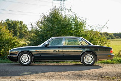 Lot 43 - 2000 Jaguar XJ8