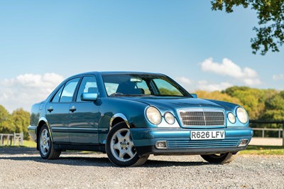 Lot 74 - 1997 Mercedes E200 Elegance