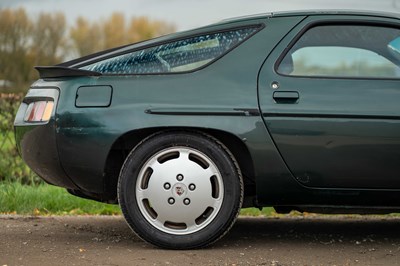 Lot 51 - 1984 Porsche 928 S2