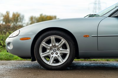 Lot 1997 Jaguar XK8 Convertible