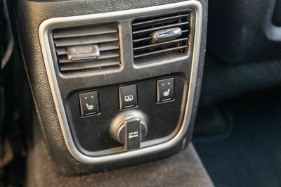 Lot 45 - 2013 Chrysler 300C