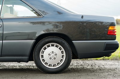 Lot 58 - 1990 Mercedes-Benz 230 CE