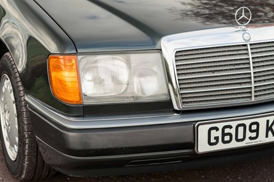 Lot 58 - 1990 Mercedes-Benz 230 CE