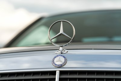 Lot 58 - 1990 Mercedes-Benz 230 CE