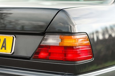 Lot 58 - 1990 Mercedes-Benz 230 CE