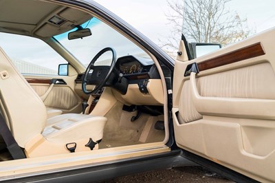 Lot 58 - 1990 Mercedes-Benz 230 CE