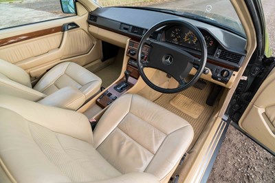 Lot 58 - 1990 Mercedes-Benz 230 CE