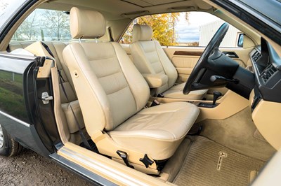 Lot 58 - 1990 Mercedes-Benz 230 CE