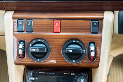 Lot 58 - 1990 Mercedes-Benz 230 CE