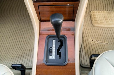 Lot 58 - 1990 Mercedes-Benz 230 CE