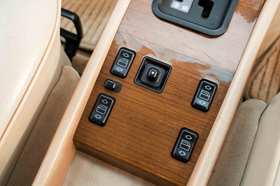 Lot 58 - 1990 Mercedes-Benz 230 CE