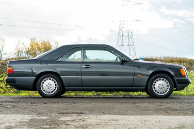 Lot 58 - 1990 Mercedes-Benz 230 CE