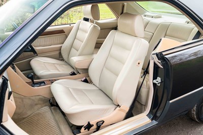 Lot 58 - 1990 Mercedes-Benz 230 CE