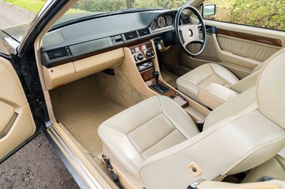 Lot 58 - 1990 Mercedes-Benz 230 CE
