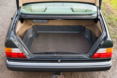 Lot 58 - 1990 Mercedes-Benz 230 CE