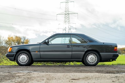 Lot 58 - 1990 Mercedes-Benz 230 CE