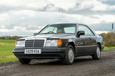 Lot 58 - 1990 Mercedes-Benz 230 CE