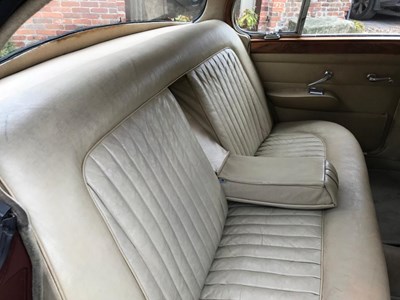 Lot 90 - 1965 Daimler V8-250