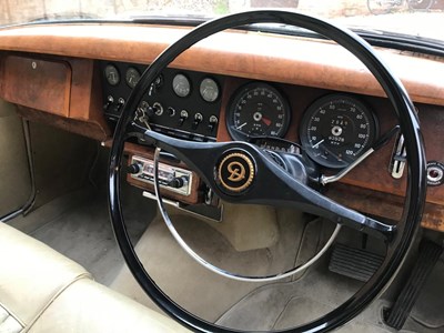 Lot 104 - 1965 Daimler V8-250