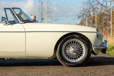 Lot 54 - 1969 MG MGC Roadster
