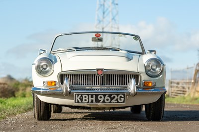 Lot 54 - 1969 MG MGC Roadster