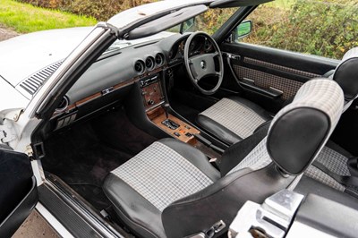 Lot 68 - 1988 Mercedes-Benz 300SL