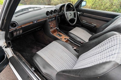 Lot 68 - 1988 Mercedes-Benz 300SL