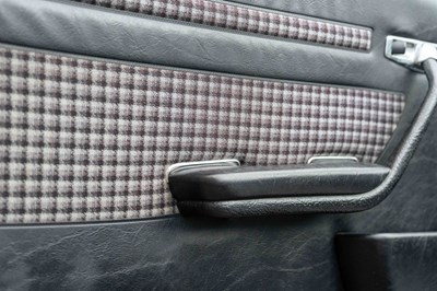 Lot 68 - 1988 Mercedes-Benz 300SL