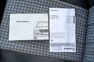 Lot 68 - 1988 Mercedes-Benz 300SL