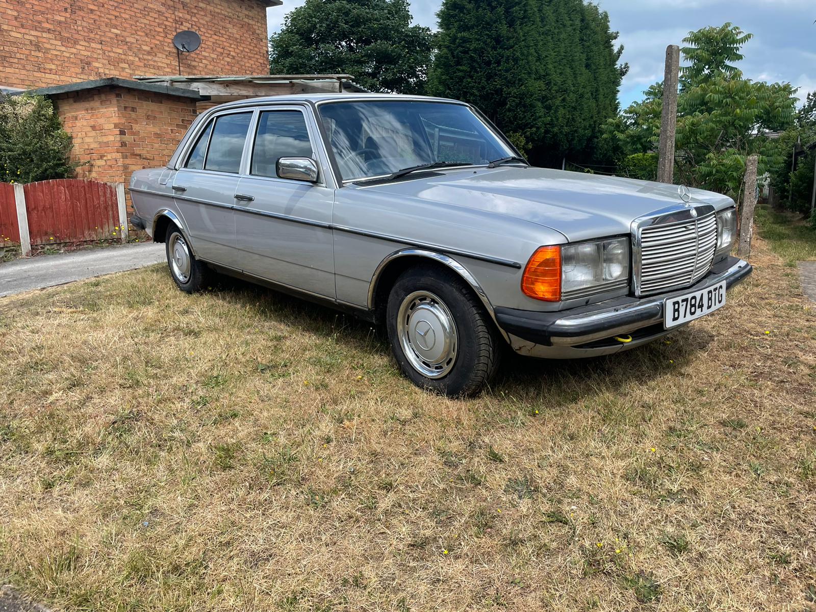 Lot 78 - 1984 Mercedes-Benz 200