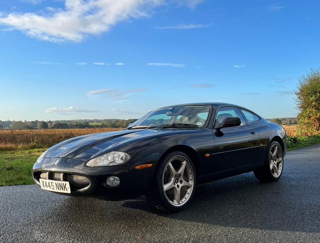 Lot 114 - 2000 Jaguar XK8 Coupe