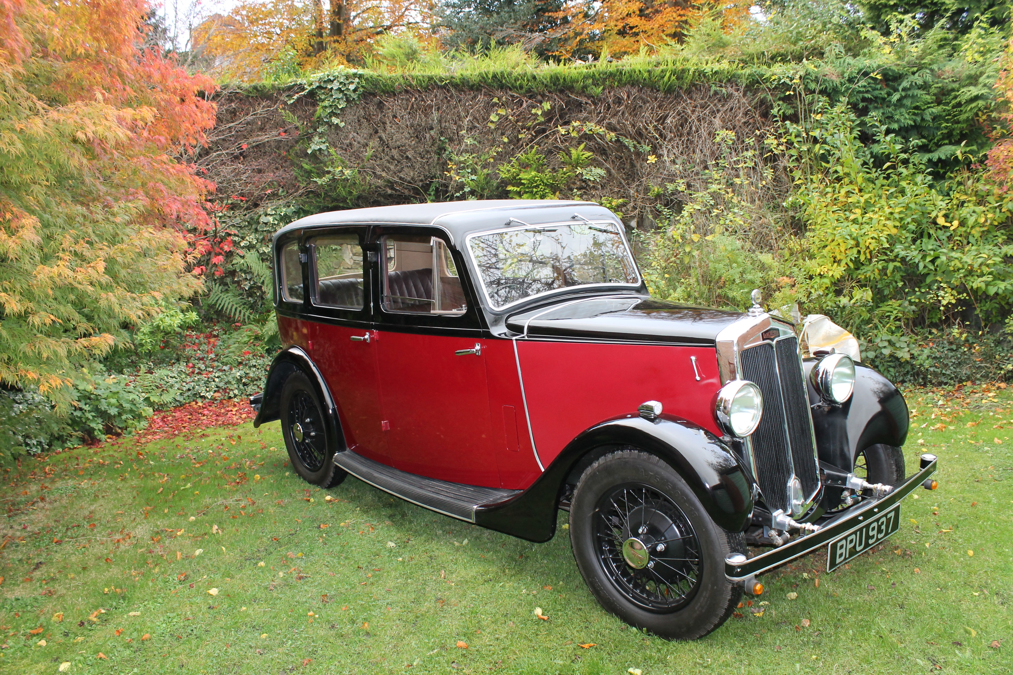 Lot 50 - 1934 Lanchester LA10 Saloon