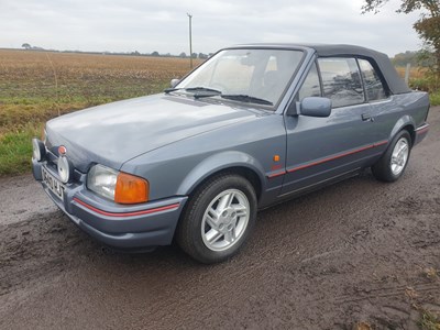 Lot 137 - 1987 Ford Escort XR3i Cabriolet