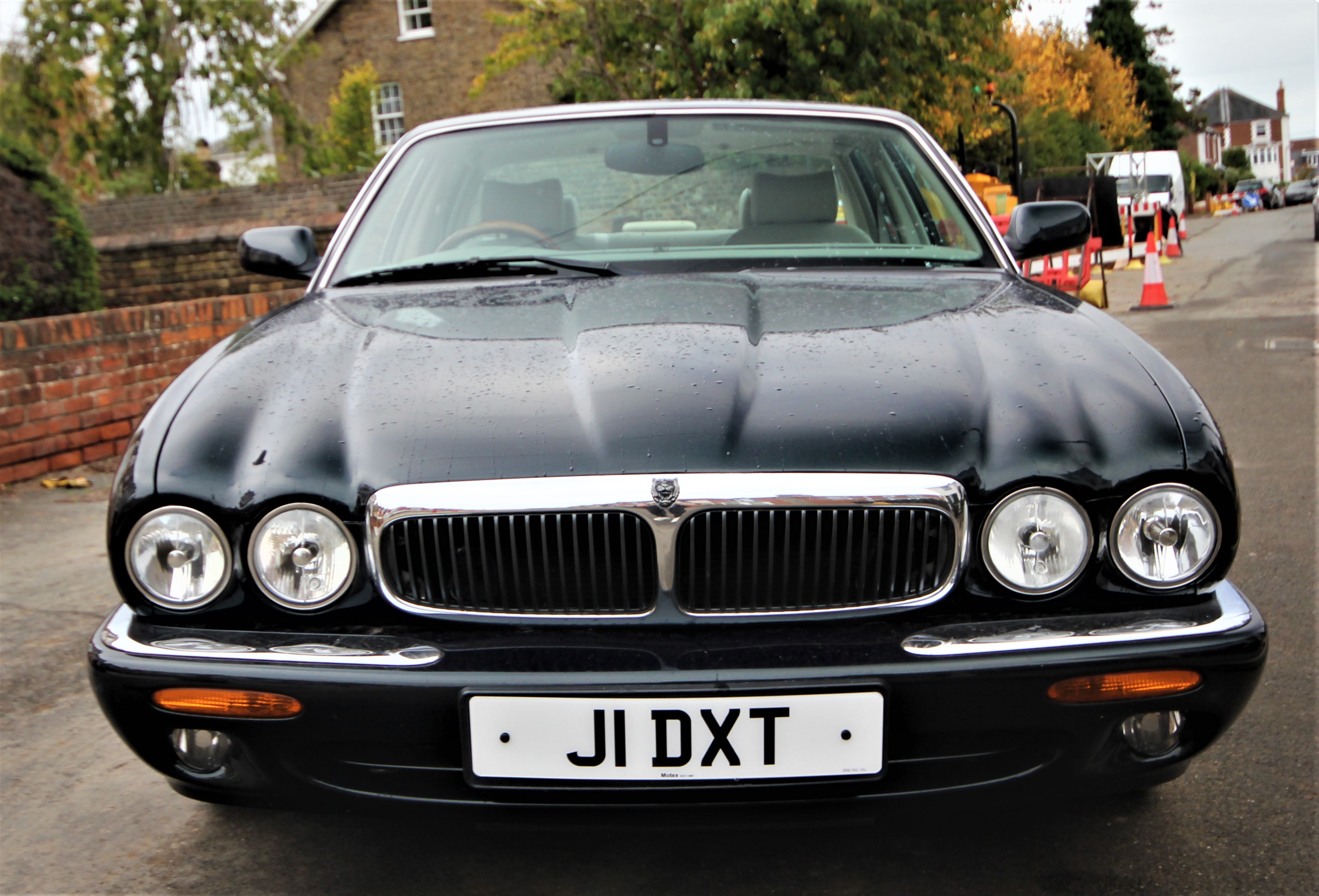 Lot 24 - 2000 Jaguar XJ8 3.2