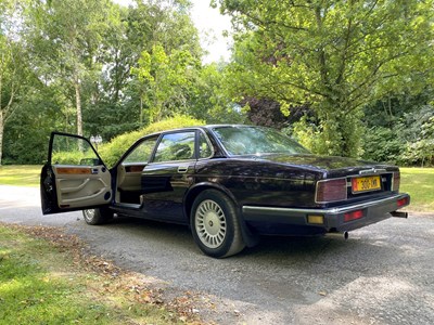 Lot 9 - 1991 Jaguar XJ12